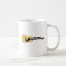 Guitarra acústica desenchufada taza de café