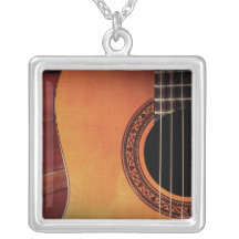 Guitarra acústica pendientes