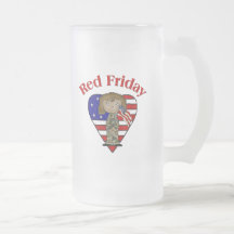 Hembra afroamericana roja del ejército de viernes tazas