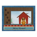 Hemos movido la caseta de perro linda con las impr tarjetas postales