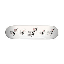 Historieta blanco y negro de la vaca tabla de patinar