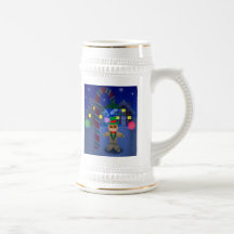 Hombre de pan de jengibre debajo de la lámpara del taza de café