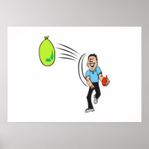 Hombre que lanza un globo de agua impresiones