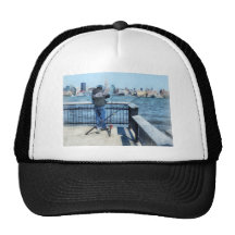 Hombre que pesca del embarcadero de Hoboken Gorros