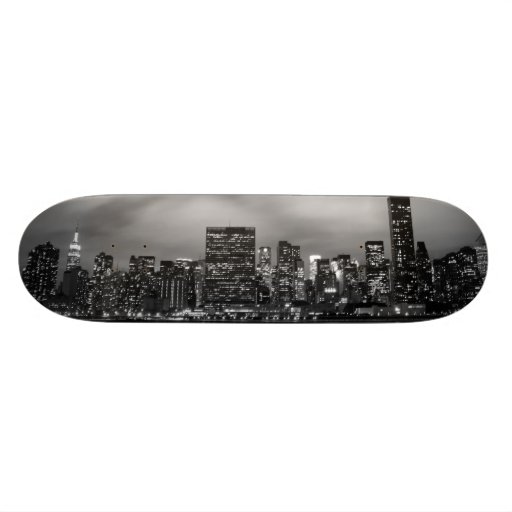 Horizonte de Manhattan en la noche Patin