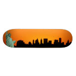 Horizonte de Manhattan y la estatua de la libertad Monopatin Personalizado