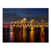 Horizonte de Miami la Florida en la postal de la n