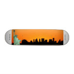 Horizonte de New York City y la estatua de la libe Tabla De Patinar