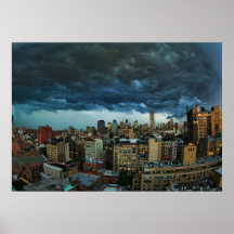 Horizonte de NYC: Nube de tormenta masiva asustadi Poster