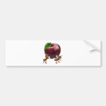 Hormigas que llevan una manzana grande etiqueta de parachoque