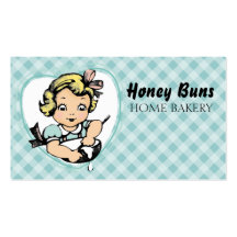 Hornada rubia del chica del vintage que cocina la 