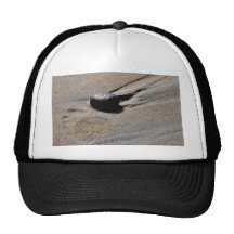 Huella en la playa del océano gorros  