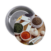 Imagen de especias frescas con los clavos de ajo pins