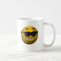 Individuo sonriente fresco taza de café