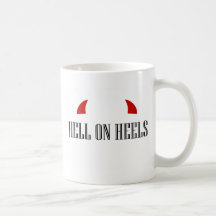 Infierno en los talones con los cuernos del diablo taza