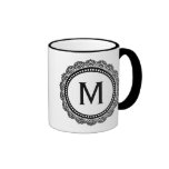 Inicial blanco y negro del personalizado del medal tazas