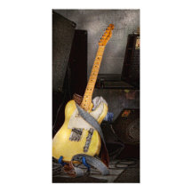 Instrumento - guitarra - que juega en una banda plantilla para tarjeta de foto