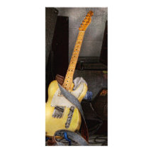 Instrumento - guitarra - que juega en una banda lona publicitaria