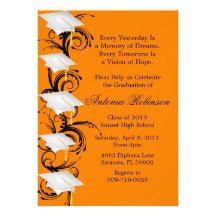 Invitación anaranjada elegante linda de la graduac