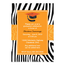 Invitación anaranjada enrrollada de la graduación 
