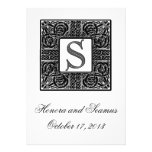 Invitación céltica con monograma de plata del boda