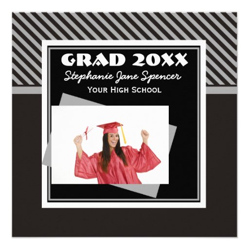 Invitación de plata y negra de la graduación de la