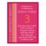 Invitación del cumpleaños con las rayas tarjetas postales
