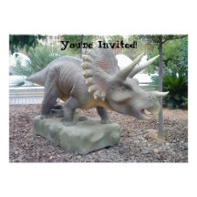 Invitación del dinosaurio del Triceratops