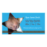 Invitación del nacimiento con un tema del azul y d tarjeta fotografica personalizada