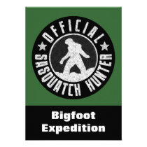 Invitación divertida del cazador de Sasquatch a en invitaciones