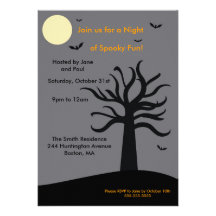 Invitación fantasmagórica de Halloween del árbol