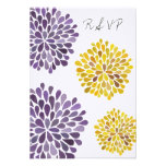Invitación floral amarilla y púrpura de RSVP de la