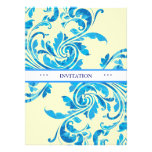 Invitación floral azul del modelo del damasco