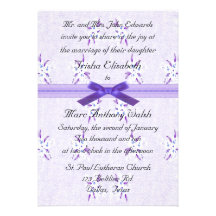 Invitación floral púrpura de lujo del boda