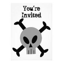 Invitación gris del cráneo y de la bandera pirata