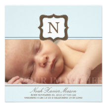 Invitación inicial azul cuadrada del nacimiento