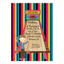 Invitación linda, brillante, y rayada de la arcada