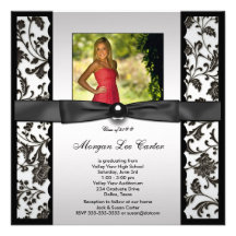 Invitación negra blanca de la graduación de la fot