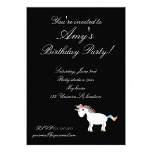 Invitación negra del cumpleaños del unicornio