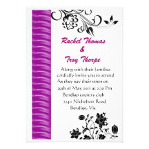invitación negra y púrpura del boda