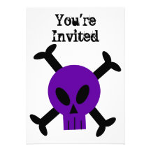 Invitación púrpura del cráneo y de la bandera pira