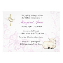 Invitación religiosa púrpura del cordero del bebé