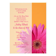 Invitación rosada anaranjada de la graduación de l