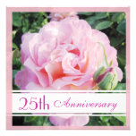 Invitación subió del aniversario del rosa en color