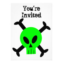 Invitación verde del cráneo y de la bandera pirata