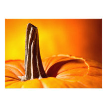 Invitaciones anaranjadas bonitas de la calabaza comunicado personalizado