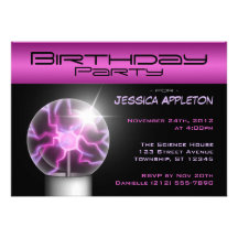 Invitaciones púrpuras de la fiesta de cumpleaños d comunicado personalizado
