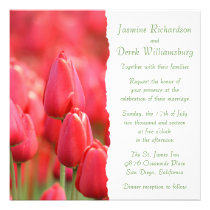 Invitaciones rojas del tulipán invitaciones