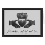 Irlandés Claddagh, amistad, lealtad y amor Felicitacion