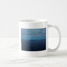 Isla del deslizador de Mt Paku en la Luna Llena de Taza De Café